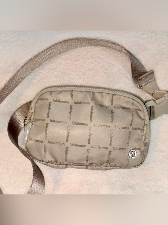 lululemon athletica Handbags - LULULEMON Everywhere Belt Bag Woodwork Grid